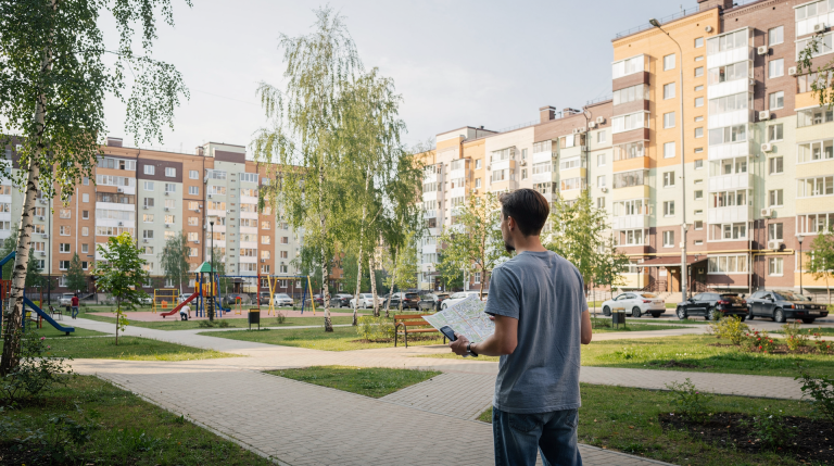 Первые шаги в районе: как изучить окрестности вокруг новой квартиры